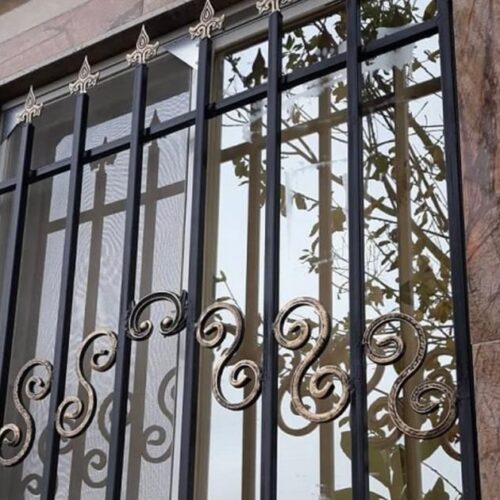 حفاظ فلزی نصب نرده و حفاظ
