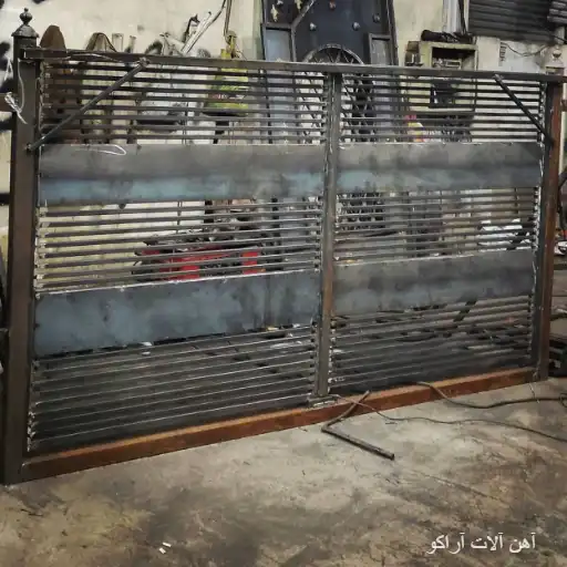 درب طرح ساده درب فلزی حیاط ساده