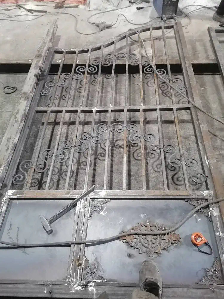 درب طرح ساده درب فلزی حیاط ساده