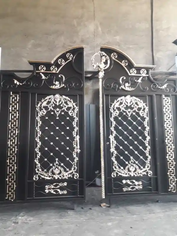 درب فرفورژه درب فلزی فرفورژه