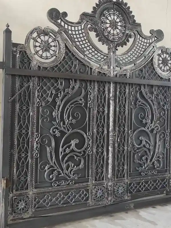 درب فرفورژه درب فلزی فرفورژه