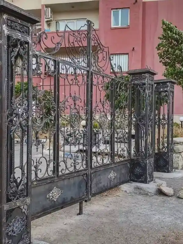 درب فرفورژه درب فلزی فرفورژه