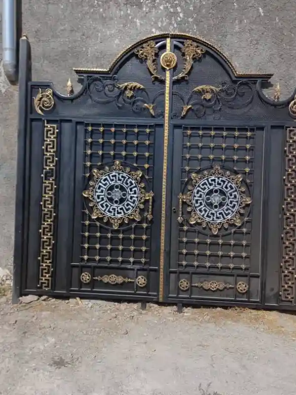 درب فرفورژه درب فلزی فرفورژه