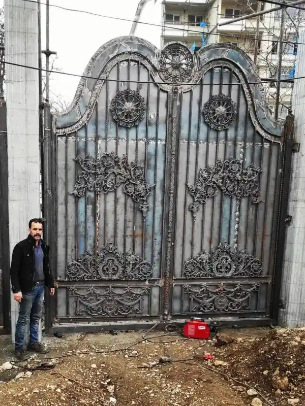 درب فرفورژه درب فلزی فرفورژه